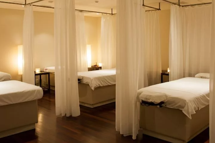 Golden Lotus Spa và Massage Club