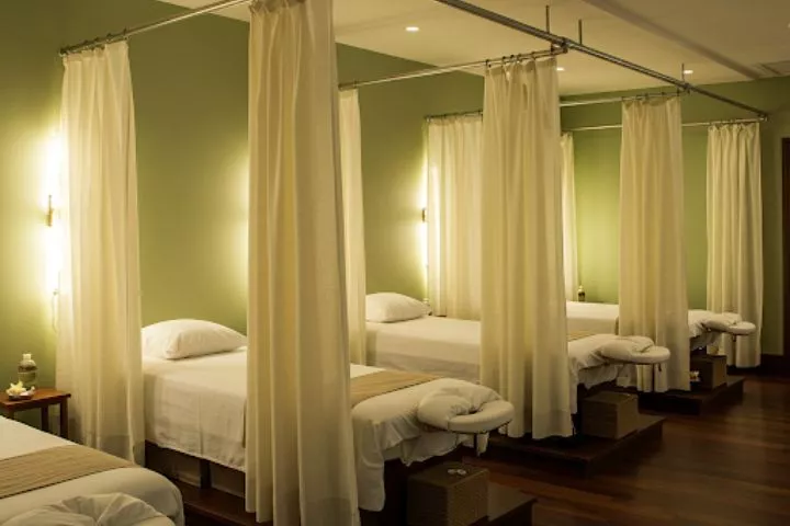 Leyna Spa Dĩ An