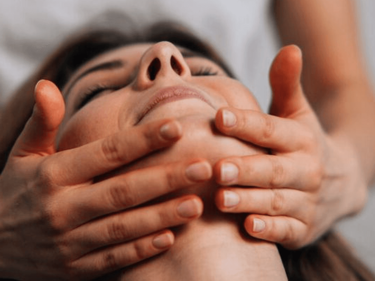 Massage Nâng Cơ Kết Hợp Vai Cổ Gáy