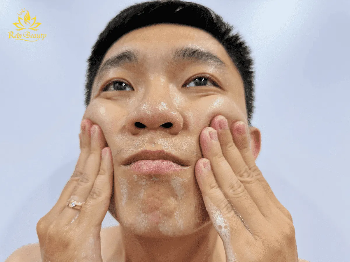 Làm sạch da là bước quan trọng trong quá trình chăm sóc da sau bắn laser