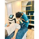 Khách hàng đang điều trị mụn tại Moco Beauty Spa Quận Bình Tân