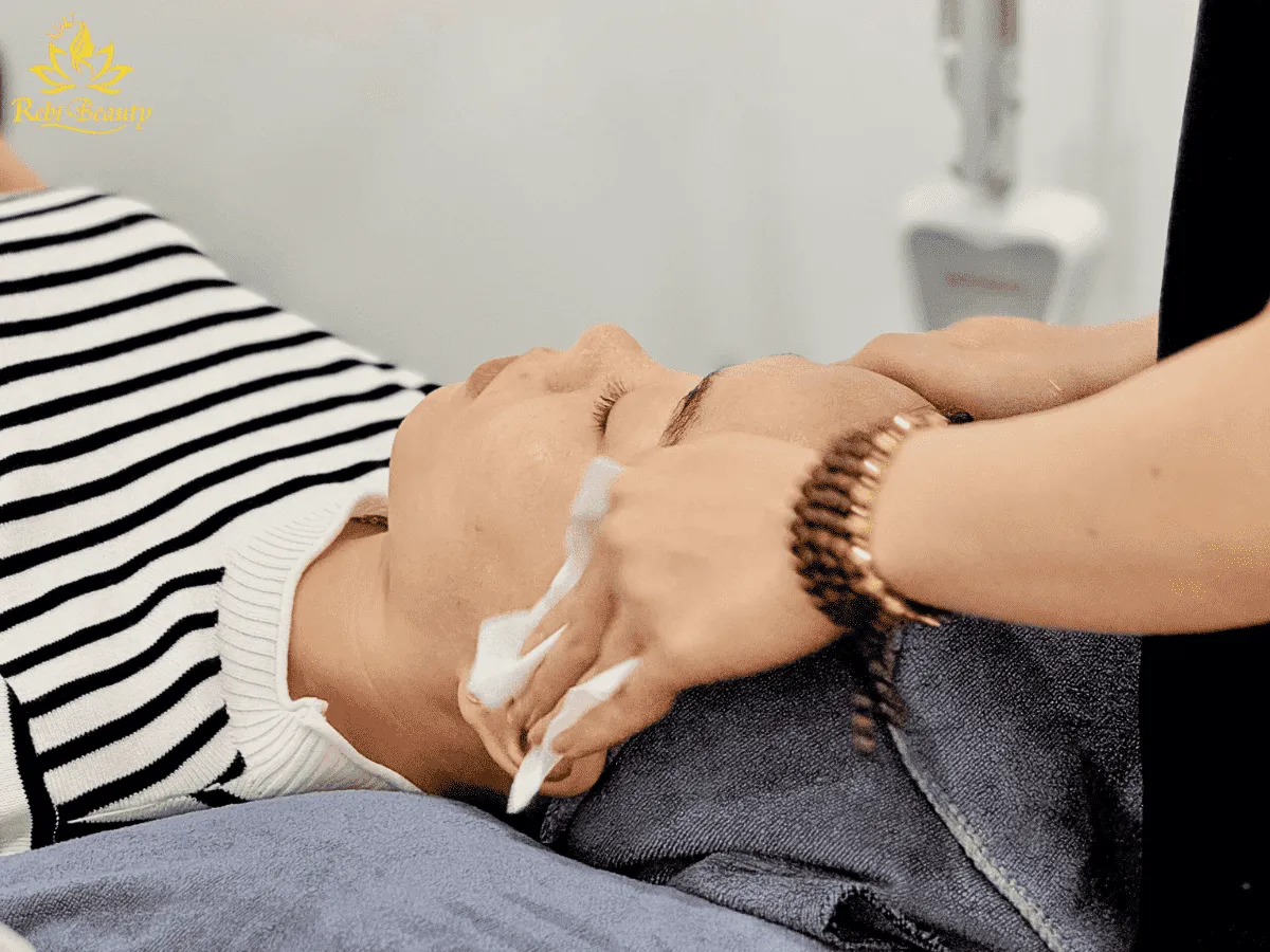 Tẩy trang là bước khởi đầu không thể thiếu trong hành trình chăm sóc da