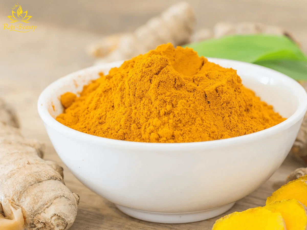 Thành phần curcumin từ nghệ sẽ giúp đối phó với các mụn viêm đỏ không nhân giai đoạn đầu