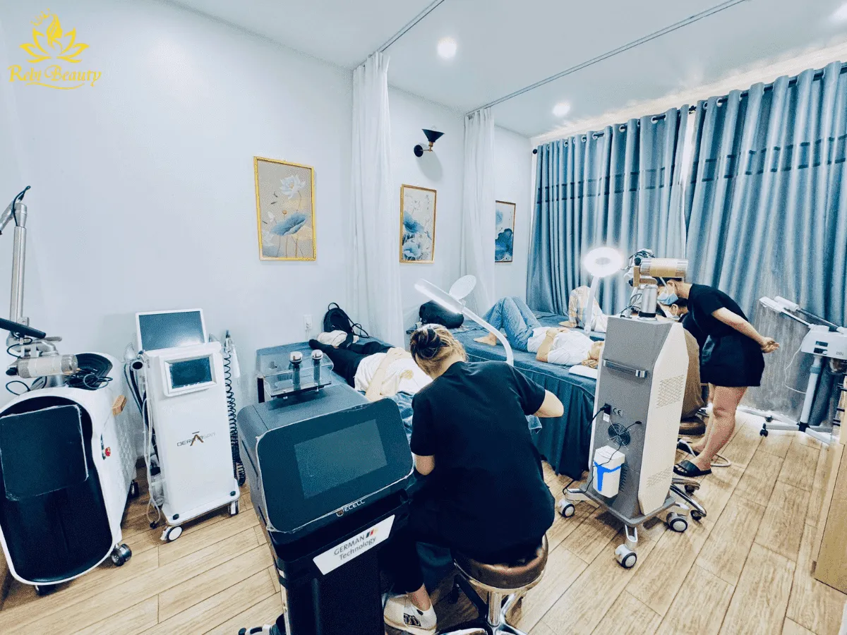 Trang thiết bị đầy đủ và hiện đại sẽ giúp làn da được an toàn hơn
