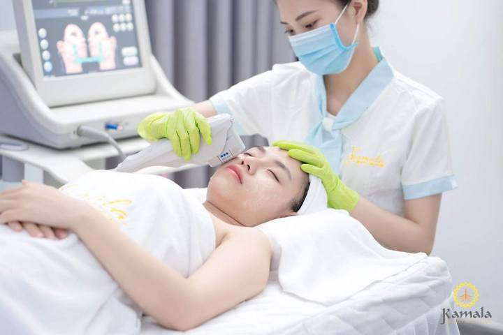 Khách hàng điều trị mụn tại Kamala Beauty & Clinic Quận 7