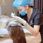 Khách hàng đang điều trị mụn tại Lucky Clinic Quận Tân phú