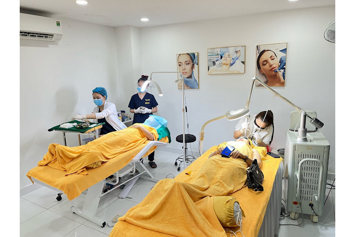 Khách hàng đang điều trị mụn tại Thảo Yuu Beauty & Spa tại Quận 7