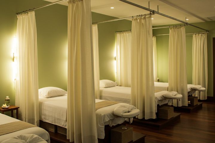 Leyna Spa Dĩ An
