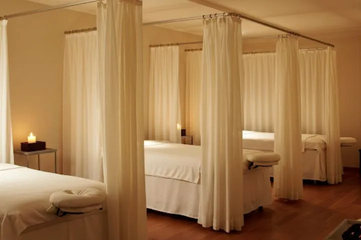 Tuxedo Club Quận 4