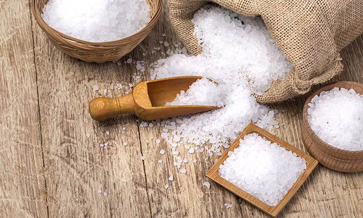 Tác dụng của việc xông mặt trị mụn bằng muối giúp làm sạch sâu da