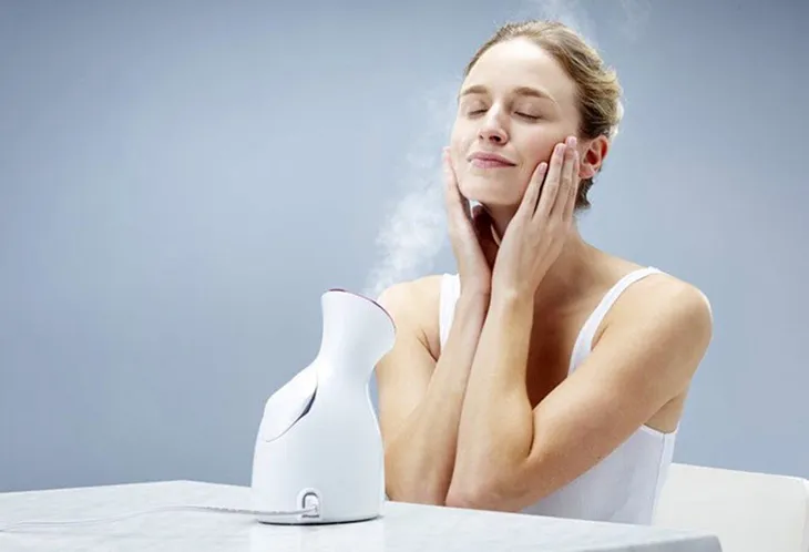 Những lưu ý quan trọng khi xông mặt trị mụn bằng muối để đảm bảo an toàn